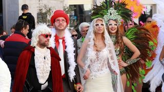 Splitski karneval: Vjenčanje Ave Karabatić i Ivana Pernara na splitskoj rivi