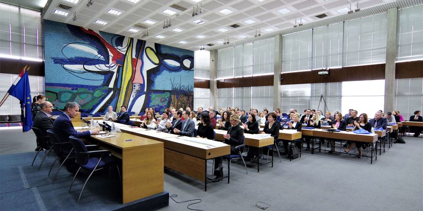 U Ministarstvu turizma održano je danas svečano potpisivanje dvadeset ugovora o dodjeli bespovratnih sredstava ukupne vrijednosti 31 milijun kuna u sklopu natječaja “Turizmom do posla”.