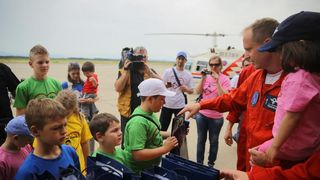 Štićenici humanitarne udruge “Jak kao Jakov” u posjeti zračnoj bazi Zemunik, Foto: Filip Brala/PIXSELL Štićenici humanitarne udruge “Jak kao Jakov” u posjeti zračnoj bazi Zemunik, Foto: Filip Brala/PIXSELL