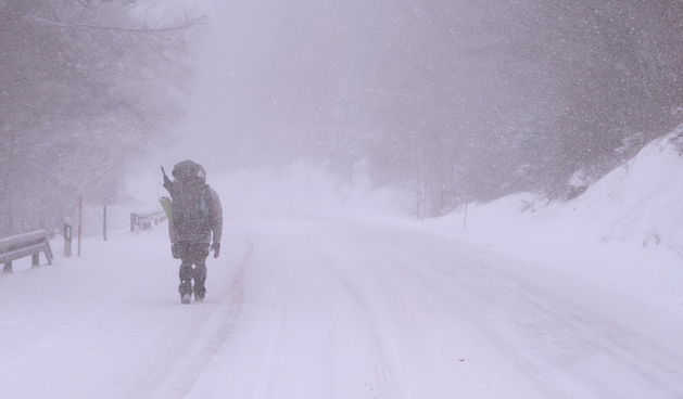 Plitvicka jezera, 020311.
Jutros oko 8 sati na podrucju opcine Plitvicka jezera na Lickoj magistrali izmjereno je 5cm snijega te -6 C. Uz snijeg, promet je otezavao jak vjetar.
Foto: Marko Pusic / CROPIX
