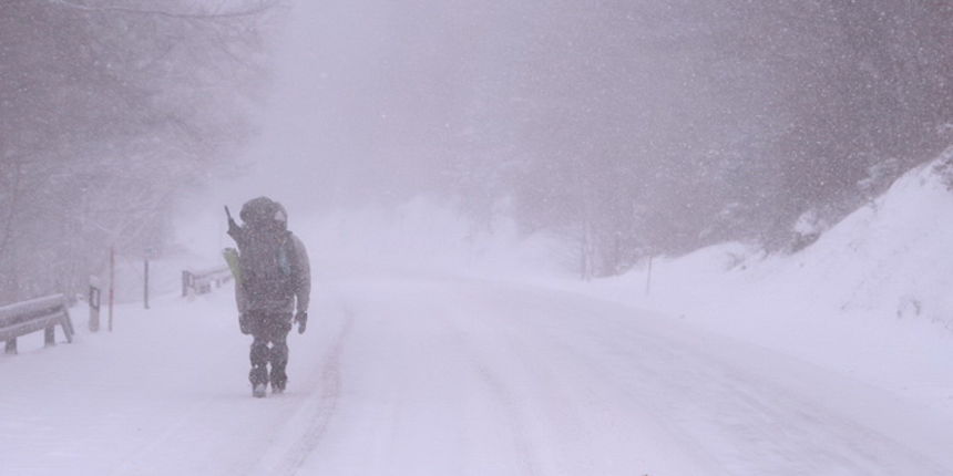 Plitvicka jezera, 020311.
Jutros oko 8 sati na podrucju opcine Plitvicka jezera na Lickoj magistrali izmjereno je 5cm snijega te -6 C. Uz snijeg, promet je otezavao jak vjetar.
Foto: Marko Pusic / CROPIX