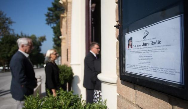 Na groblju Mirogoj odrzan je ispracaj Jure Radica nekadasnjeg predstojnika Ureda predsjednika Republike, sveucilisnog profesora, ministra obnove i razvitka te predsjednika uprave IGH. Photo: Davor Puklavec/PIXSELL