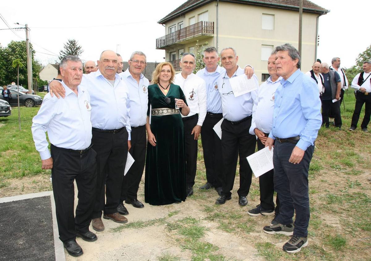 Donacija Vukšićkih bećara novoj crkvi u Baranji