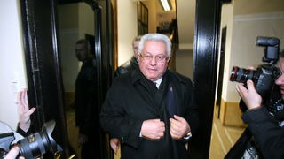 Zagreb, 040110.
Nakon jucerasnjeg istupa Ive Sanadera u javnosti i najavi povratka u politiku zbog nezadovoljstva vodjenjem HDZ-a, Jadranka Kosor odrzala je danas sastanak sa predsjednistvom HDZ-a, na kojem je sa vecinom glasova za odluceno da se Sanadera