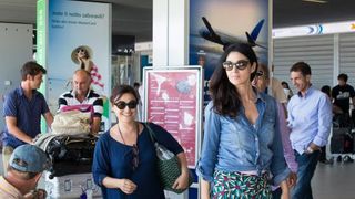 Slavna glumica Monica Bellucci sletjela je u Zracnu luku Dubrovnik letom Easy Jeta iz Pariza. Photo: Grgo Jelavic/PIXSELL Slavna glumica Monica Bellucci sletjela je u Zracnu luku Dubrovnik letom Easy Jeta iz Pariza. Photo: Grgo Jelavic/PIXSELL