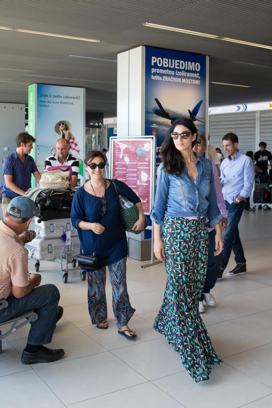 Slavna glumica Monica Bellucci sletjela je u Zracnu luku Dubrovnik letom Easy Jeta iz Pariza. Photo: Grgo Jelavic/PIXSELL Slavna glumica Monica Bellucci sletjela je u Zracnu luku Dubrovnik letom Easy Jeta iz Pariza. Photo: Grgo Jelavic/PIXSELL