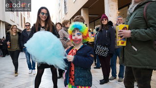 Zadarski karneval 2018: Povorka maškaranih skupina od Gradskih vrata preko Foruma do Narodnog trga Zadarski karneval 2018: Povorka maškaranih skupina od Gradskih vrata preko Foruma do Narodnog trga