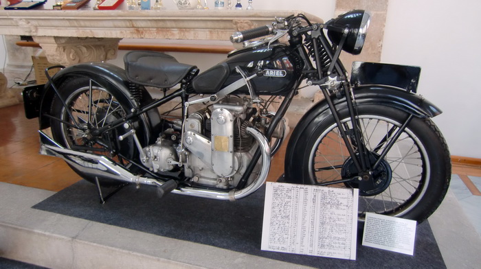 Gradska loza Zadar: Oldtimeri – biseri iz garaze Gradska loza Zadar: Oldtimeri – biseri iz garaze