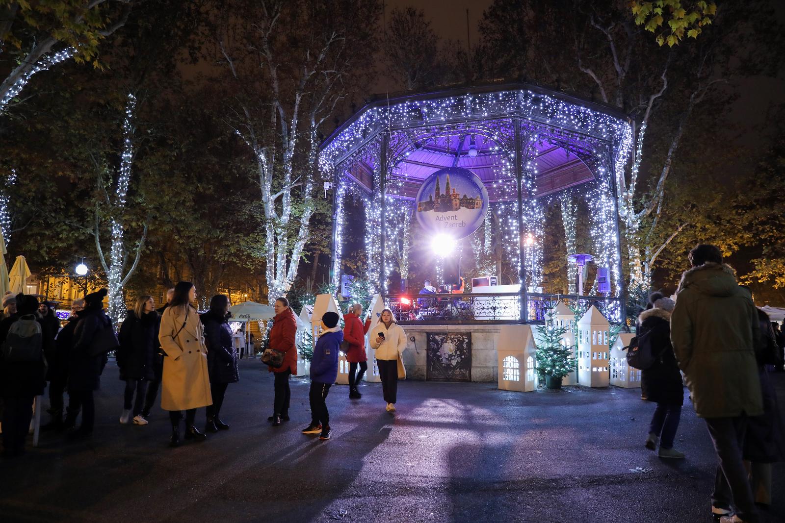 Zagrebački Advent ove godine pun je svjetla i šarenila