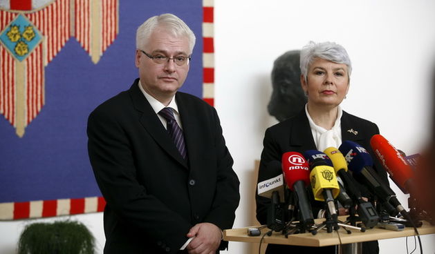 Zagreb, 190210.
Predsjednicki dvori.
Predsjednik Republike Hrvatske Ivo Josipovic primio je premijerku Jadranku Kosor .Na slici: Izjava za novinare.
Foto: Goran Mehkek  / CROPIX