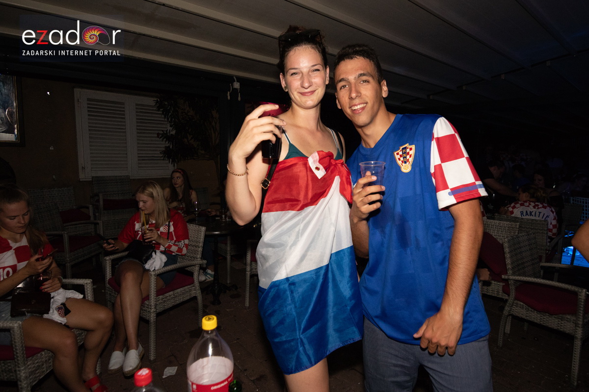 Čudesna noć: Velika fešta ulicama Zadra nakon plasmana Vatrenih u finale SP Čudesna noć: Velika fešta ulicama Zadra nakon plasmana Vatrenih u finale SP
