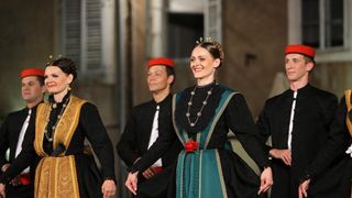 18.07.2013., Zadar – Na Poljani Sime Budinica odrzan je koncert plesnog ansambla Lado gdje su gradjani, ali i mnogobrojni turisti, uzivali gledajuci ples u narodnim nosnjama. Photo: Filip Brala/PIXSELL Autor  Filip Brala/PIXSELL KLJUČNE RIJEČI  narodne