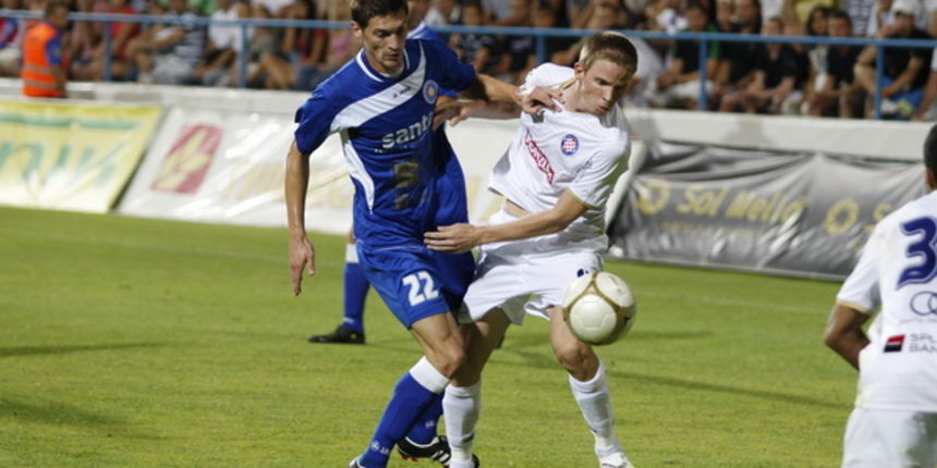 Zadar, 310711.
Igraliste Stanovi.
Nogometna utakmica drugog kola 1. HNL,
NK Zadar – NK Hajduk.
Na slici: igrac Zadra (plavi) Antonio Mrsic i Marin Tomasov.
Foto: Jure Miskovic / CROPIX Zadar, 310711.
Igraliste Stanovi.
Nogometna utakmica drugog kola 1. HNL,
NK Zadar – NK Hajduk.
Na slici: igrac Zadra (plavi) Antonio Mrsic i Marin Tomasov.
Foto: Jure Miskovic / CROPIX