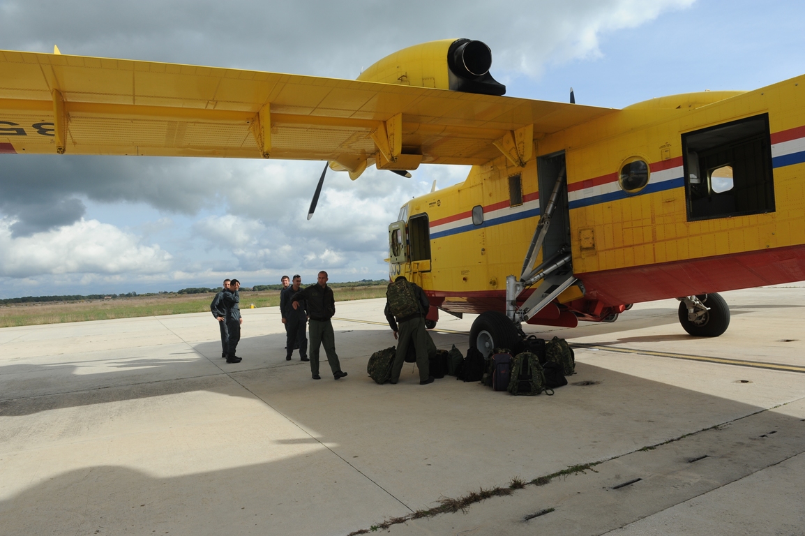 Posade dvaju Canadiara vratili se s uspješne misije u sjevernoj Italiji Posade dvaju Canadiara vratili se s uspješne misije u sjevernoj Italiji