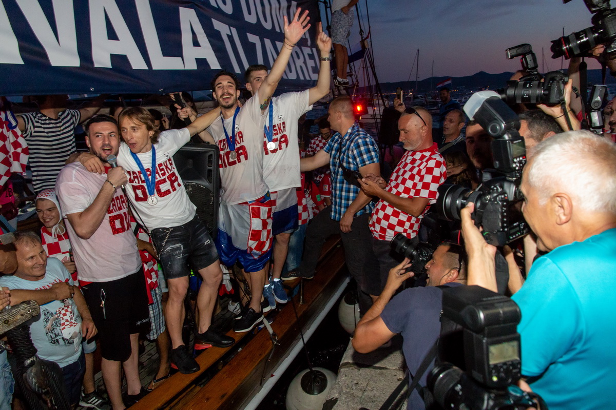 Veličanstven doček četvorice zadarskih Vatrenih od Gradskog mosta do Foruma