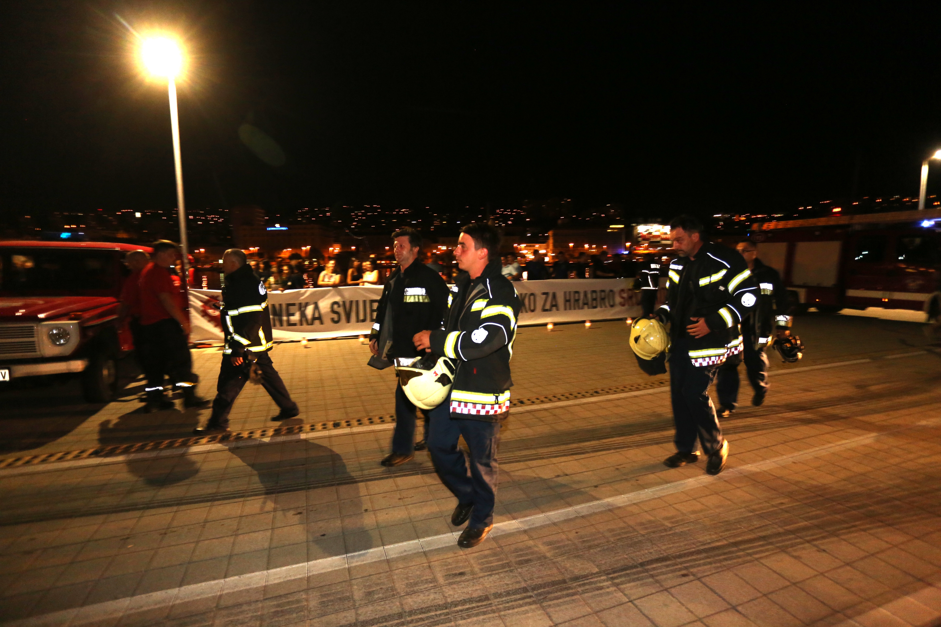 Rijeka: građani i vatrogasci odali počast vatrogascima stradalim prije 10 godina na Kornatima Rijeka: građani i vatrogasci odali počast vatrogascima stradalim prije 10 godina na Kornatima