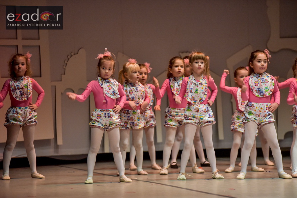 Predstava “Odgojoj” Plesne udruge Gesta u HNK Zadar