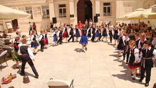 OŠ Zadarski otoci, učenici na Narodnom trgu
