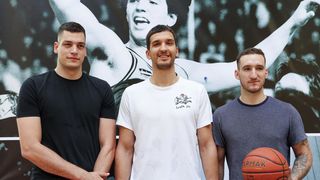 Druženje s košakašima povodom 60. rođendana Dražena Petrovića Druženje s košakašima povodom 60. rođendana Dražena Petrovića