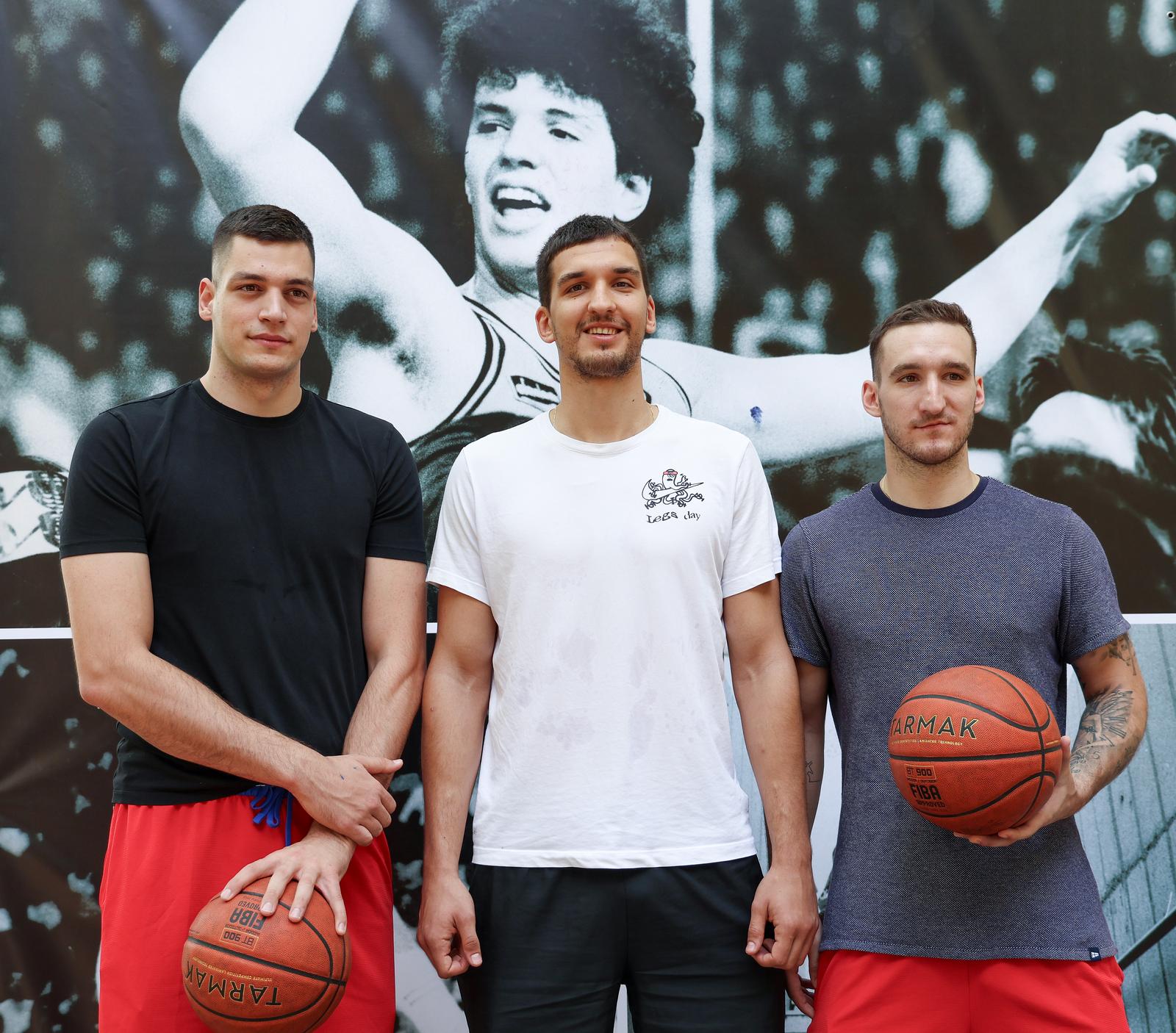 Druženje s košakašima povodom 60. rođendana Dražena Petrovića Druženje s košakašima povodom 60. rođendana Dražena Petrovića