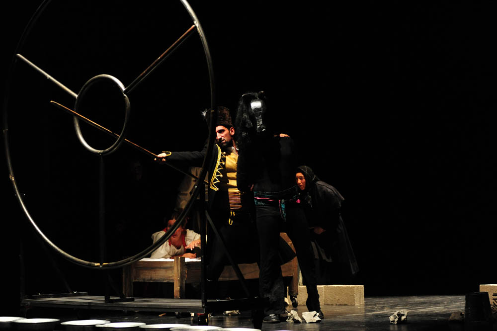 Zadar, 11.04.2013. snimio: Nenad Marčev
dramska pretplata
GRADSKO KAZALIŠTE MLADIH SPLIT
Redatelj: Ivan Leo Lemo
Krčma, alkar, duga
po motivima pripovjedaka Dinka Šimunovića
igraju: Ana Gruica, Belmondo Miliša, Slavko Sobin,
Ivo Perkušić, Zadar, 11.04.2013. snimio: Nenad Marčev
dramska pretplata
GRADSKO KAZALIŠTE MLADIH SPLIT
Redatelj: Ivan Leo Lemo
Krčma, alkar, duga
po motivima pripovjedaka Dinka Šimunovića
igraju: Ana Gruica, Belmondo Miliša, Slavko Sobin,
Ivo Perkušić,