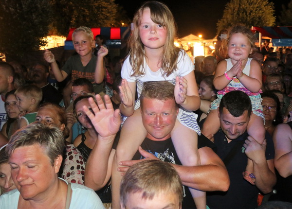 Virsko ljeto 2016: Tomislav Bralić i klapa Intrade oduševili 12 tisuća obožavatelja na virskoj rivi Virsko ljeto 2016: Tomislav Bralić i klapa Intrade oduševili 12 tisuća obožavatelja na virskoj rivi