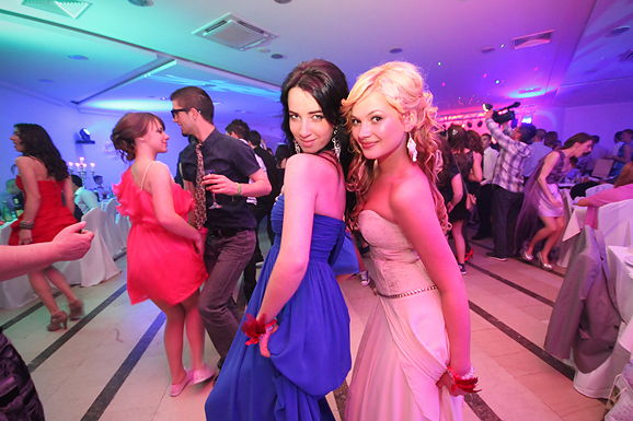 Maturalna večer Ekonomske škole (foto:Saša Čuka) Maturalna večer Ekonomske škole (foto:Saša Čuka)