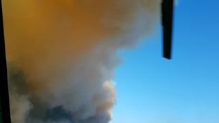 Zračne snage i vojnici gase veliki požar na Pelješcu