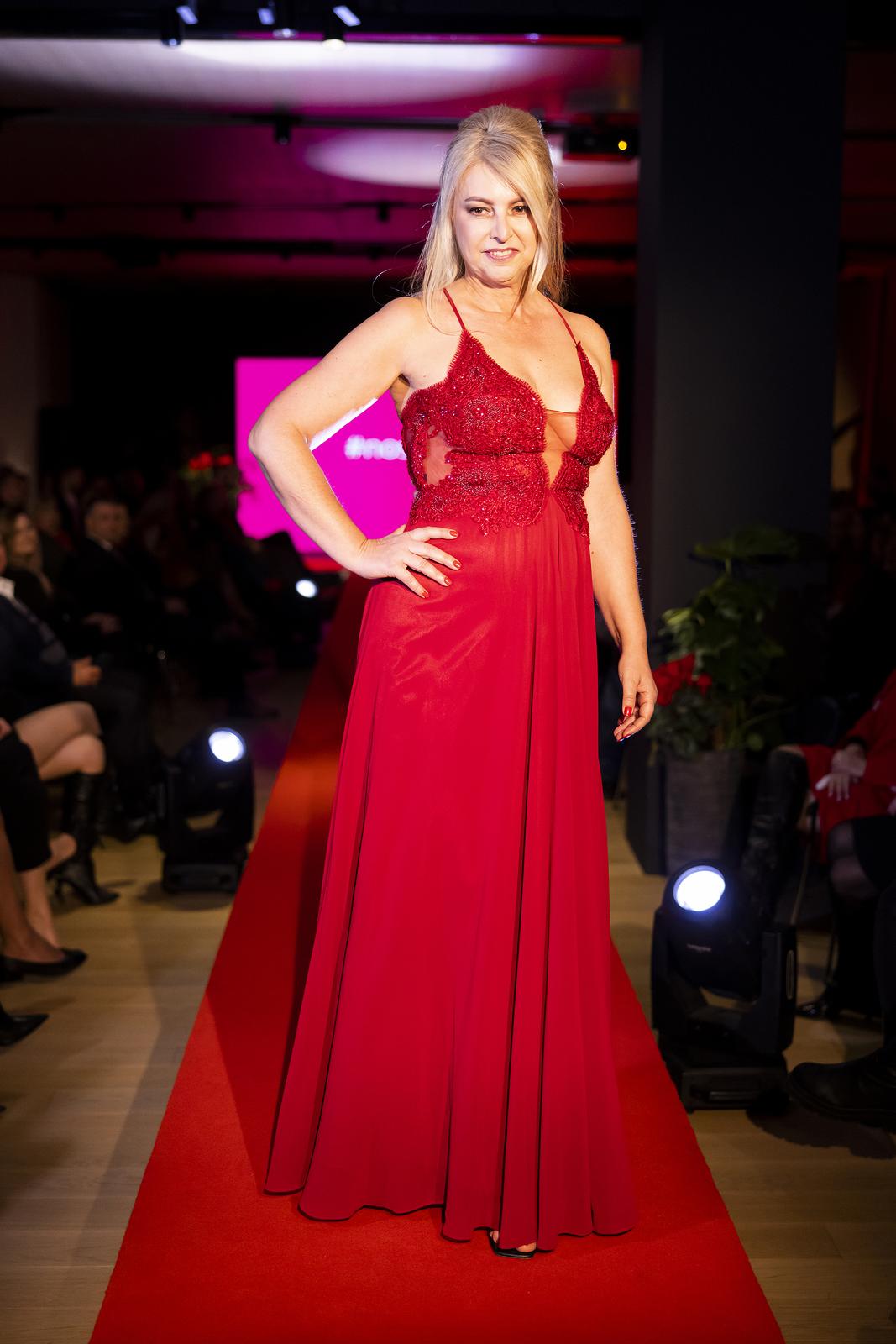 Dan crvenih haljina – modna revija u Splitu