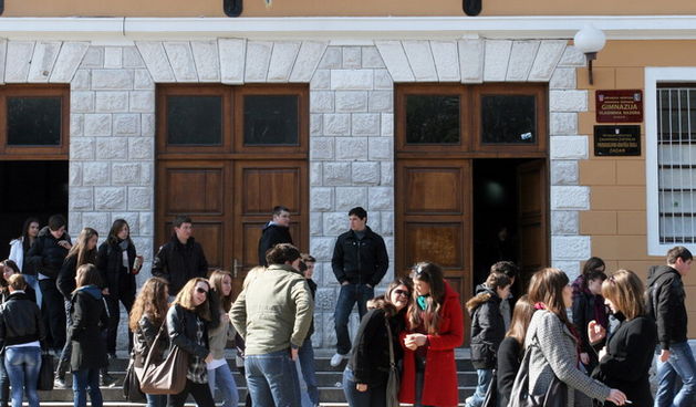 Zadar, 110310.
Zbog velikog broja izostanaka, Zadraska gimnazija Vladimir Nazor, pokrece program koji ucenike planira ” vratiti ” na nastavu.
Foto: Branislav Grgurovic / CROPIX