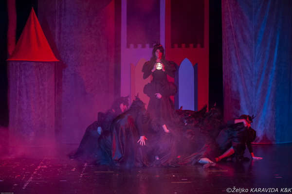 HNK Zadar: Bajka.hr Plesne udruge Gesta, Foto: Željko Karavida HNK Zadar: Bajka.hr Plesne udruge Gesta, Foto: Željko Karavida