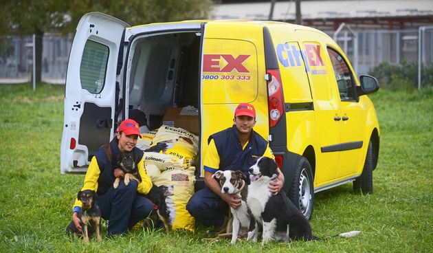 Azil Dumovec posjetili poštari koje psi vole