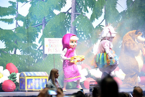 Predstava “Maša i Medvjed” moskovskog Dječjeg kazališta oduševila zadarske mališane Predstava “Maša i Medvjed” moskovskog Dječjeg kazališta oduševila zadarske mališane