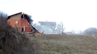 Hrvatska Kostajnica: u odronu stijene potpuno uništeno sedam kuća