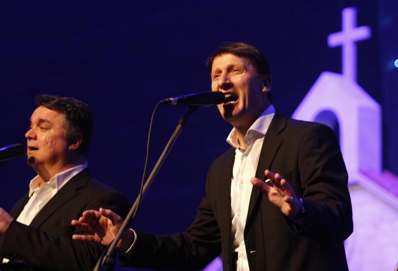 Tomislav Bralić i klape Intrade sinoć su održali koncert u prepunoj Spaladium areni u Splitu, foto: Tino Jurić/ PIXSELL Tomislav Bralić i klape Intrade sinoć su održali koncert u prepunoj Spaladium areni u Splitu, foto: Tino Jurić/ PIXSELL
