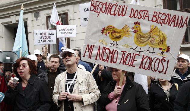 rosvjed clanova sindikata Preporod, ispred Ureda za socijalno partnerstvo u Mesnickoj, protiv Gospodarsko socijalnog vijeca GSV koje njihov sindikat nije ukljucilo u pregovore. Na slici sindikalisti u Mesnickoj ulici. Foto: Dragan Matic / Cropix