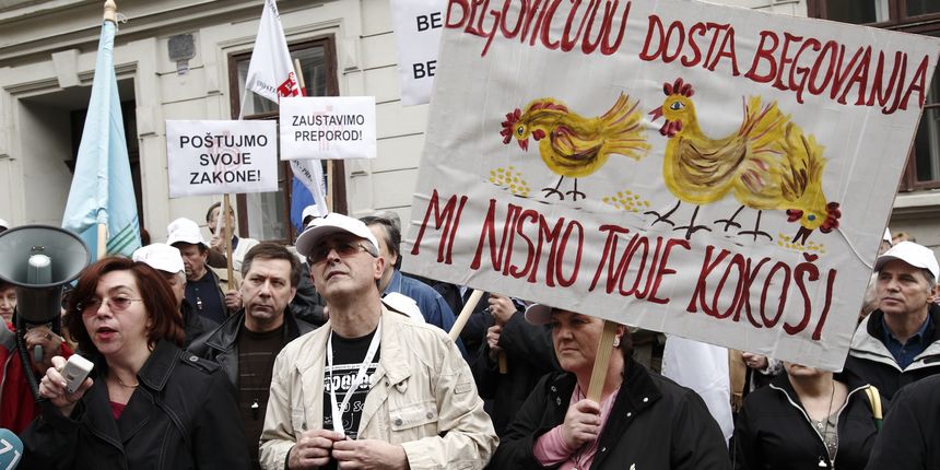 rosvjed clanova sindikata Preporod, ispred Ureda za socijalno partnerstvo u Mesnickoj, protiv Gospodarsko socijalnog vijeca GSV koje njihov sindikat nije ukljucilo u pregovore. Na slici sindikalisti u Mesnickoj ulici. Foto: Dragan Matic / Cropix rosvjed clanova sindikata Preporod, ispred Ureda za socijalno partnerstvo u Mesnickoj, protiv Gospodarsko socijalnog vijeca GSV koje njihov sindikat nije ukljucilo u pregovore. Na slici sindikalisti u Mesnickoj ulici. Foto: Dragan Matic / Cropix