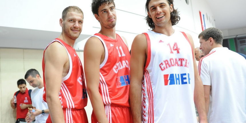 Zadar, 220810.
U sportskom centru Visnjik danas su predstavljeni adidas dresovi hrvatske kosarkaske reprezentacije u kojima ce nastupati na svjetskom prvenstvu u kosarci u Turskoj. Ujedno to je i pocetak cetvorogodisnje sponzorske suradnje adidasa i Hrvat