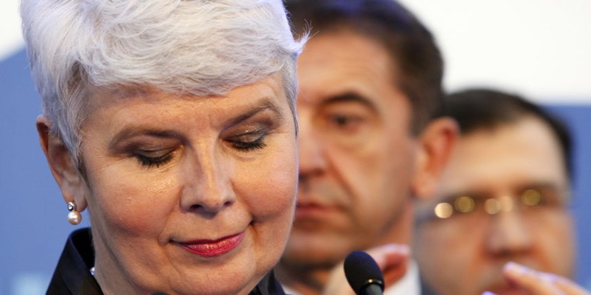 Zagreb, 041211.Parlamentarni izbori 2011.Pracenje izbornih rezultata u izbornom stozeru HDZ-a  u HDLU.Na slici: suznih ociju Jadranka Kosor sa suradnicima obratila se nazocnima.Foto: Davor Pongracic / CROPIX