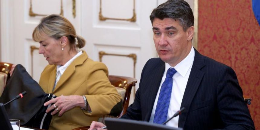 19.09.2013., Zagreb – U Banskim dvorima odrzana je redovita sjednica Vlade RH. Photo: Patrik Macek/PIXSELL Autor Patrik Macek/PIXSELL KLJUČNE RIJEČI Zoran Milanovic, 19.09.2013., Zagreb – U Banskim dvorima odrzana je redovita sjednica Vlade RH. Photo: Patrik Macek/PIXSELL Autor Patrik Macek/PIXSELL KLJUČNE RIJEČI Zoran Milanovic,