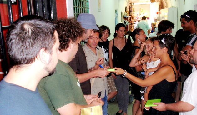 Druženje s TBF-om, Dallas Music Shop