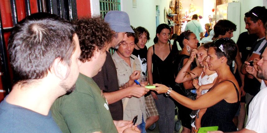 Druženje s TBF-om, Dallas Music Shop