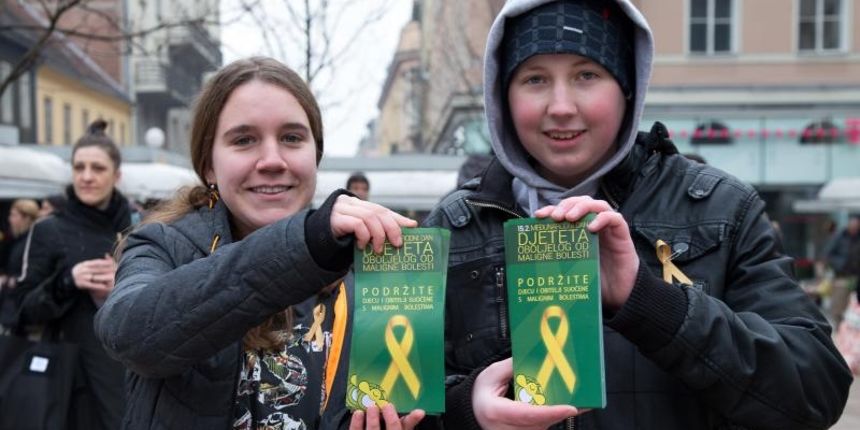 Zagreb – Clanovi udruge Krijesnica obiljezili su na Trgu Ptera Preradovica Medjunarodni dan djece oboljele od malignih bolesti. Photo: Davor Puklavec/PIXSELL Autor Davor Puklavec/PIXSELL Ključne riječi dan djece oboljele od malignih bolesti, obiljezavan Zagreb – Clanovi udruge Krijesnica obiljezili su na Trgu Ptera Preradovica Medjunarodni dan djece oboljele od malignih bolesti. Photo: Davor Puklavec/PIXSELL Autor Davor Puklavec/PIXSELL Ključne riječi dan djece oboljele od malignih bolesti, obiljezavan