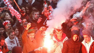 Zagreb, 161112.
Trg bana Jelacica.
Nakon oslobadjajuce presude i provedenih 7 i 5 godina u Haaskom pritvoru za hrvatske generale Antu Gotovinu i Mladena Markaca na zagrebackom glavnom trgu organiziran je velicanstven docek . Oko 16 sati skupilo se desetak