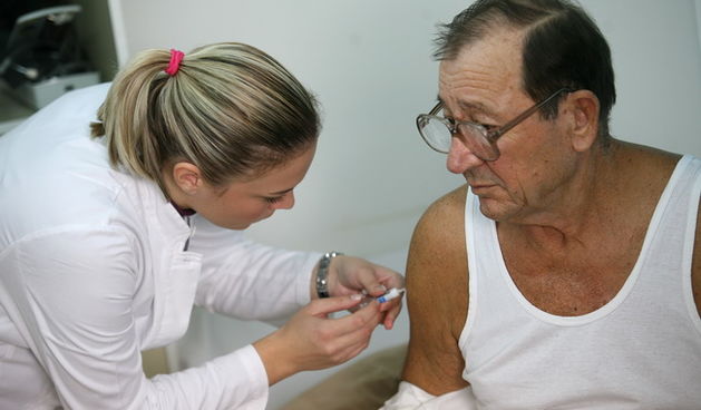 Split, 051109.
Hrvatski zavod za javno zdravstvo (HZJZ) Splitsko – dalmatinske zupanije poceo je danas cijepljenje protiv sezonske gripe, najprije u zupanijskim zavodima za javno zdravstvo, a od petka u svim ambulantama u primarnoj zdrastvenoj zastiti koj