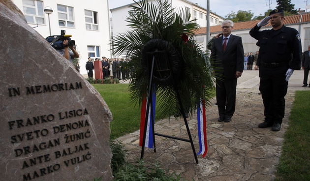 Zadar, 151010
Obiljezavanje 20. godisnjice osnutka Specijalne jedinice policije Poskoci, prve legalne naoruzane postrojbe u RH, a na proslavi je prisustvovao i predsjednik RH Ivo Josipovic. Proslava je odrzana u centru Franko Lisica. Na slici Josipovic po