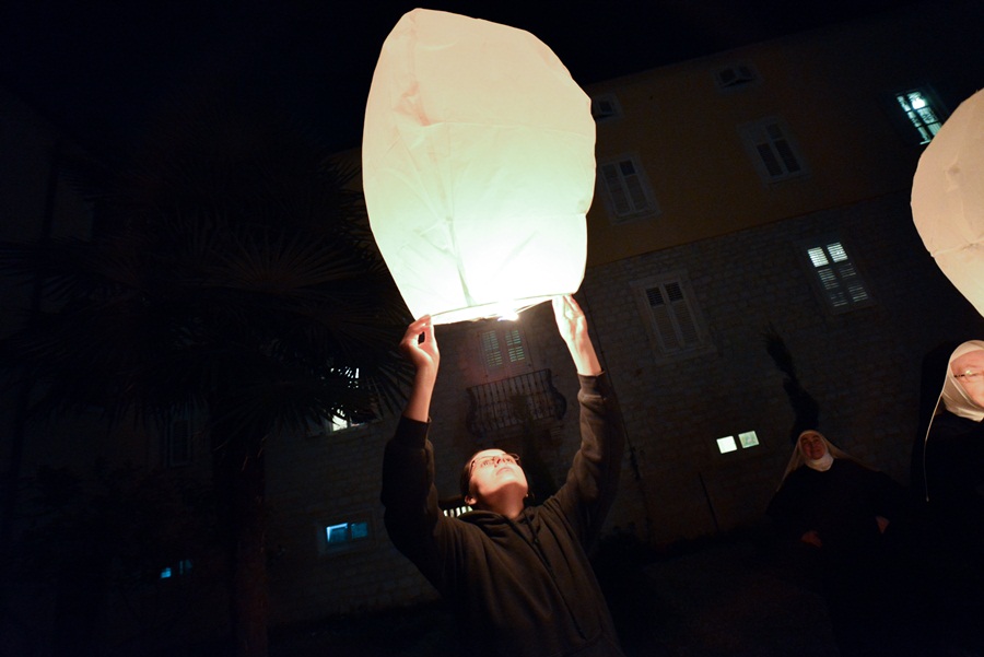 U klaustru samostana sv. Marije i zadarske benediktinke su sudjelovale u akciji “Zaželi ljubav”. Foto: Iva Perinčić U klaustru samostana sv. Marije i zadarske benediktinke su sudjelovale u akciji “Zaželi ljubav”. Foto: Iva Perinčić