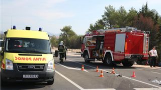 Dvoje ozlijeđenih u sudaru dva automobila na vodičkoj obilaznici, intervenirali i vatrogasci Dvoje ozlijeđenih u sudaru dva automobila na vodičkoj obilaznici, intervenirali i vatrogasci