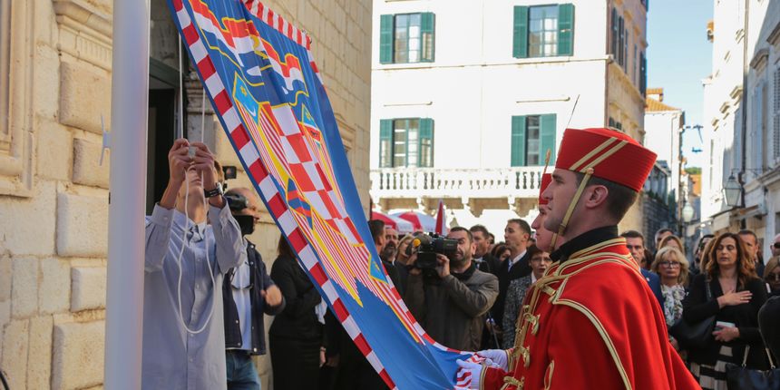 Predsjednica otvorila privremeni ured u Dubrovniku