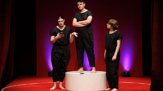 Igrajmo se: Zabranjeno mlađima od 15 strana A